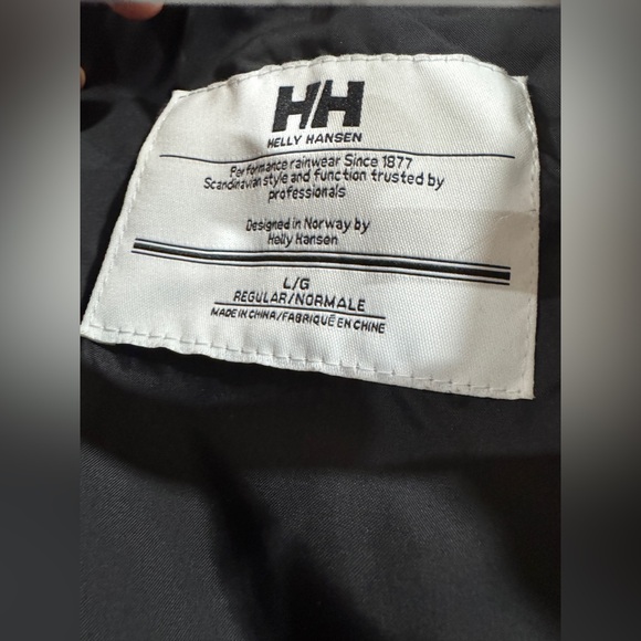 Helly Hansen windbreaker size large. - Picture 2 of 10